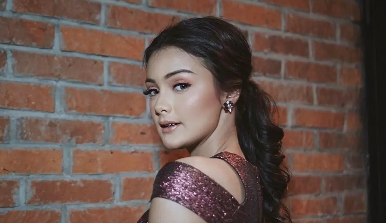 Tak hanya itu, ia pun menyarankan untuk tetap banyak minum air putih. (instagram/amandarawles)