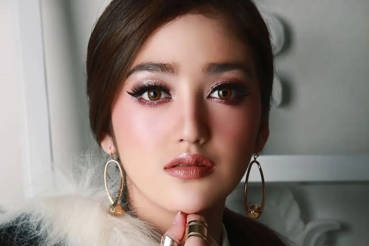 [Bintang] Biar Kelihatan Tinggi Seperti Model, Ini Rahasia Ranty Maria Tutupi Badan Mungilnya
