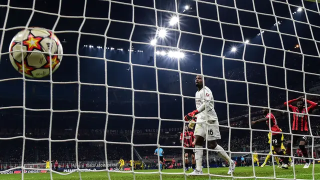 Foto: AC Milan Manyun usai Dipermalukan Liverpool dan Gagal Tembus 16 Besar Liga Champions 2021 / 2022
