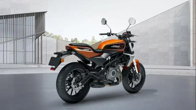 Desain sudut yang mengalir apik hingga ke buritan (zigwheels.com)