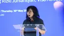 Country Manager Visa Indonesia, Vira Widiyasari berbicara dalam acara konferensi pers pengumuman terpilihnya lifter Indonesia, Rizki Juniansyah sebagai bagian Tim Visa pada Olimpiade Paris 2024 di The Residence OnFive, Grand Hyatt, Jakarta, Kamis (16/5/2024). (Bola.com/Syahkist Afi)