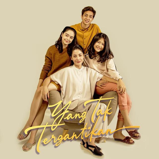 Resensi Film Yang Tak Tergantikan Tentang Ibu Juga Manusia Dan Dalamnya Akting Lulu Tobing Showbiz Liputan6 Com