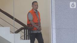 Mantan Anggota Fraksi Partai Demokrat DPRD Jambi Effendi Hatta bersiap menjalani pemeriksaan penyidik di Gedung KPK, Jakarta, Senin (14/10/2019). Hatta diperiksa sebagai tersangka terkait kasus dugaan menerima suap pengesahan APBD 2017-2018. (merdeka.com/Dwi Narwoko)