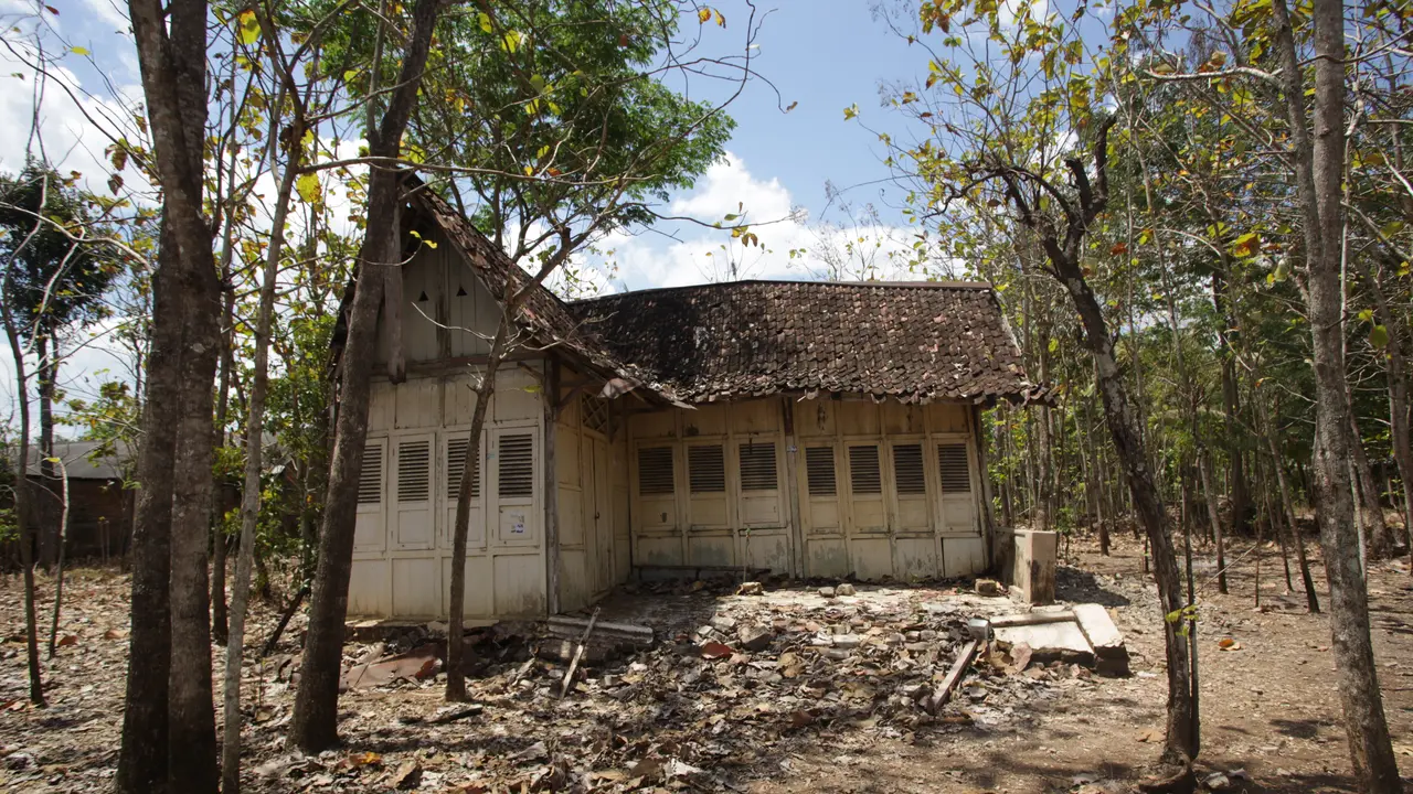 Rumah tua di tengah kebun Jati. (Foto: Liputan6.com/Hendro Ary Wibowo)