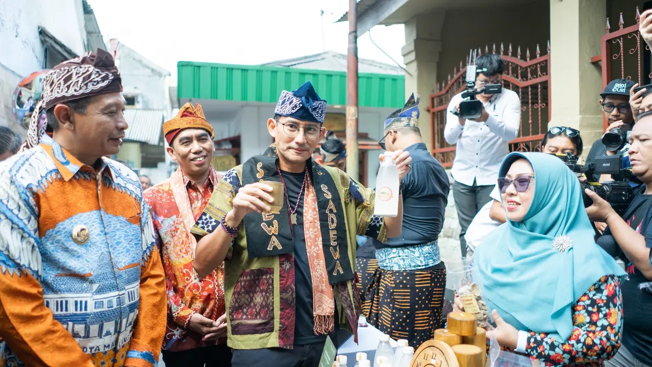 Menparekraf/Kabaparekraf Sandiaga Salahuddin Uno mendorong pengelola desa wisata di Malang untuk mengemas paket wisata dengan menarik.