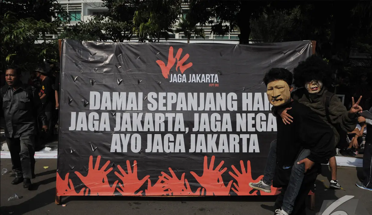 Aksi 'Jaga Jakarta' bertujuan untuk memperkuat komitmen masyarakat   agar bersama-sama memelihara Ibu Kota, Kawasan Bunderan HI,   Jakarta, Minggu (23/11/2014). (Liputan6.com/Herman Zakharia)