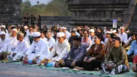 Umat Hindu menggelar aksi solidaritas dan doa bersama untuk Palestina di Candi Prambanan, Yogyakarta. (Foto: Kemenag)
