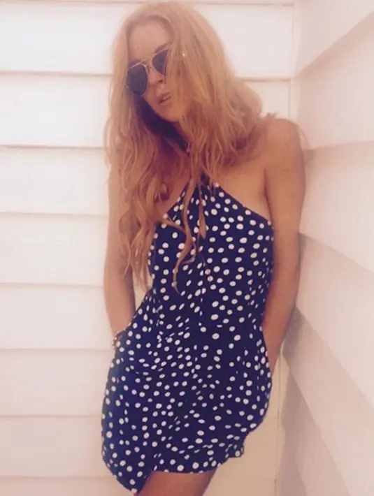 Tak butuh waktu lama, foto-foto dan video yang berisi aib kekasihnya itu sendiri diberi judul 'Rumah'.  Pertama kali dalam hidupku- buka-bukaan denganku/ ia berselingkuh dengan seorang pelacur." ungkap Lindsay. (Instagram/Bintang.com)