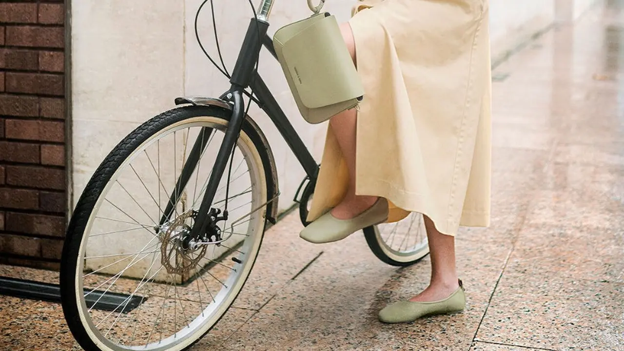 Koleksi Tas dan Sepatu Charles & Keith