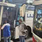 Sejumlah penumpang memanfaatkan transportasi bus untuk tujuan mudik di Terminal Jatijajar Depok. (Liputan6.com/Dicky Agung Prihanto)