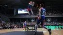 Penampilan tim atraksi slam dunk akrobatik, Crazy Dunker saat IBL All Star 2024 di Britama Arena, Kelapa Gading, Jakarta, Sabtu (27/04/2024). (Bola.com/Bagaskara Lazuardi)