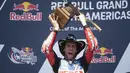Pebalap LCR Honda, Alex Rins merayakan kemenangan saat MotoGP Amerika 2023 yang berlangsung di Circuit of the Americas, Texas, Amerika Serikat, Senin (17/04/2023) dini hari WIB. (AFP/Mirco Lazzari Gp)