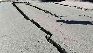 Ilustrasi kerusakan struktur tanah yang retak akibat gempa. Foto: Pixabay