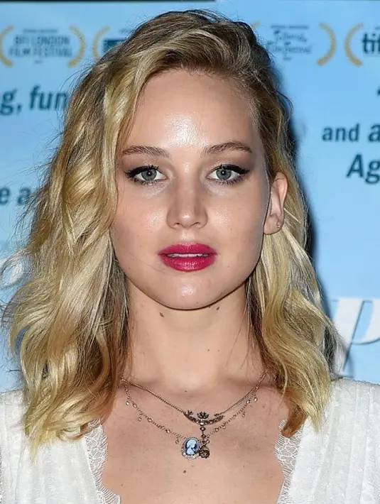 Selain cantik dan humoris, kabarnya Jennifer Lawrence juga down to earth. Hal itu lah yang sering menjadi bahan pembicaran publik. (AFP/Kevin Winter)