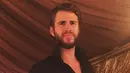 Ketika Miley tengah berada di Tannessee bersama keluarga besarnya, ternyata Liam Hemsworth juga sedang menikmati terik matahari bersama saudara laki-lakinya Luke Hemsworth di Malibu. (Instagram/mileycyrus)