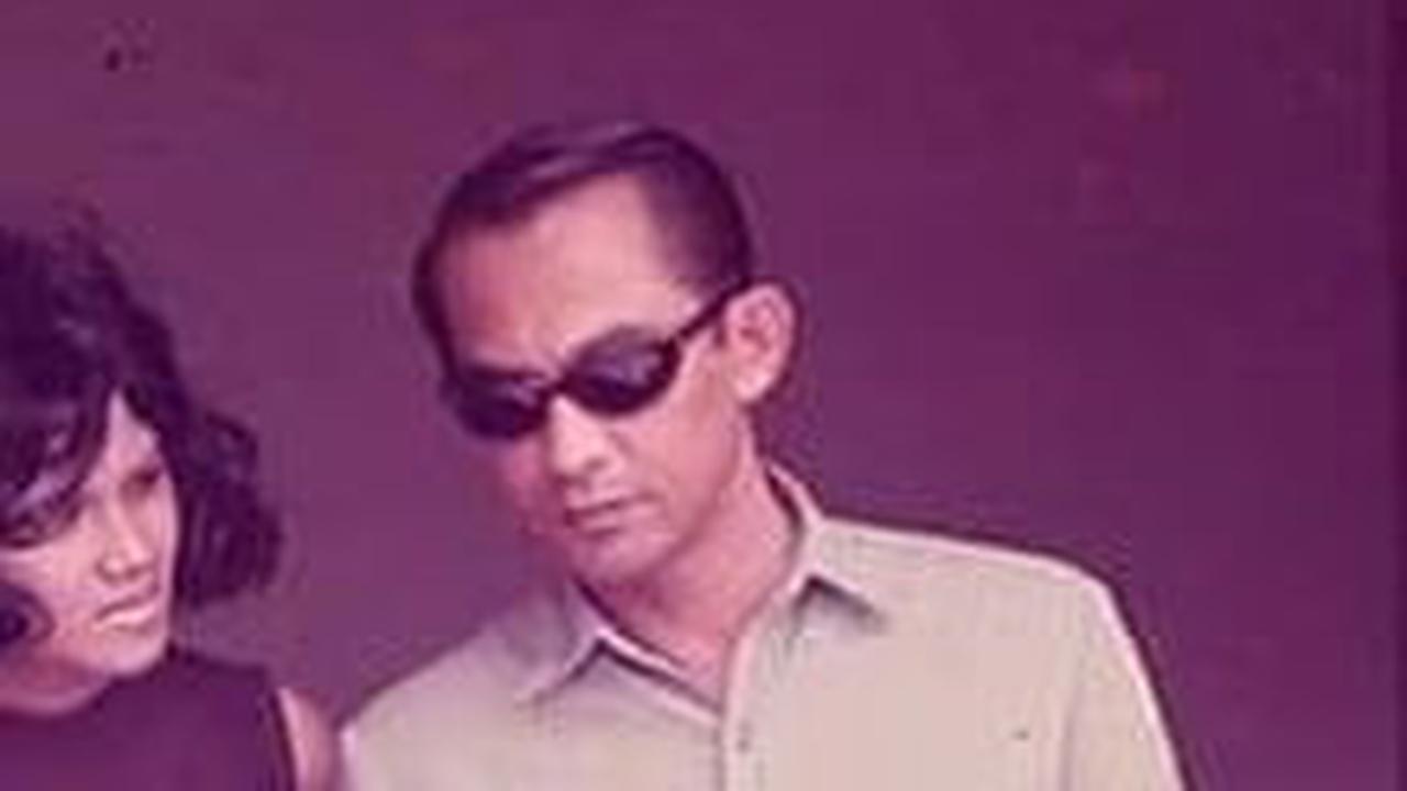 Ali Sadikin adalah gubernur yang sangat berjasa dalam mengembangkan Jakarta menjadi sebuah kota metropolitan yang modern.