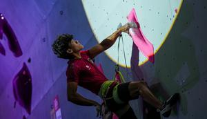 Ardana Cikal Damarwulan meraih medali emas sport climbing nomor lead putra SEA Games 2025 di Thailand. (Doc FPTI)