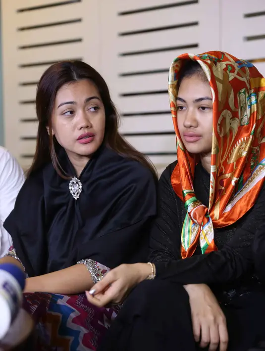 Adik Jupe, Nia Anggia dan Della Perez (Nurwahyunan/Bintang.com)