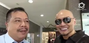 Deddy Corbuzier unggah video melalui akun instagramnya saat sedang membayar pajak di kantor pajak kawasan Gambir Jakarta Pusat. Total pajak yang dibayar Deddy adalah 2,5 Miliar