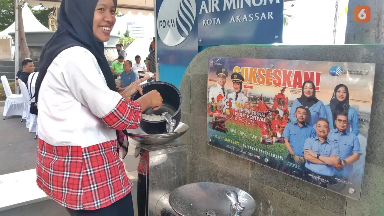 Nurul Syiafika, anak petani asal Bulukumba saat mengikuti ajang pameran produk inovatif di Makassar (Liputan6.com/Ahmad Yusran)