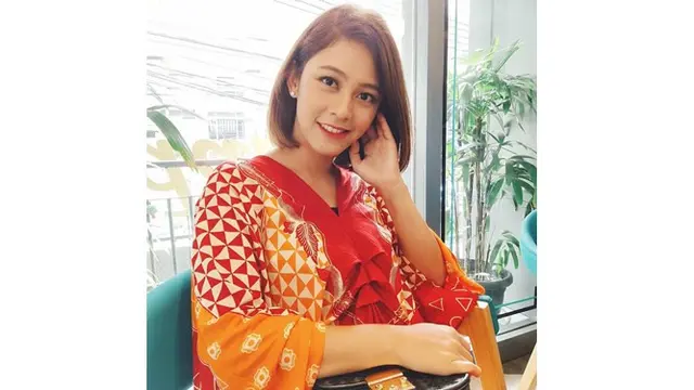 Wanita asal Jombang, Jawa Timur ini merupakan penyanyi jebolan ajang pencarian bakat AFI 3.