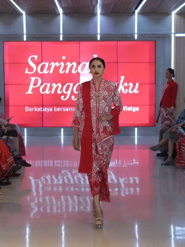 Roemah Kebaya Vielga Luncurkan Koleksi Kebaya Merah Putih.[Daniel Kampua/Fimela]