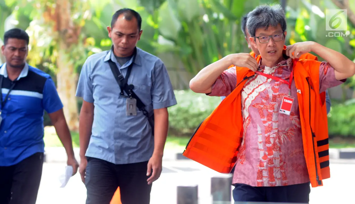 Tersangka Direktur Utama PT Quadra Solution, Anang Sugiana tiba untuk menjalani pemeriksaan lanjutan di Gedung KPK, Jakarta, Senin (7/5). Anang Sugiana diperiksa terkait kasus korupsi KTP elektronik (E-KTP). (Merdeka.com/Dwi Narwoko)