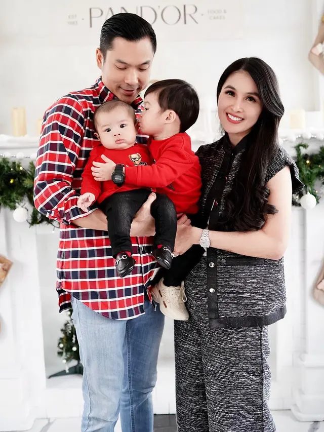 [Fimela]  Keluarga Sandra Dewi dan Harvey Moeis