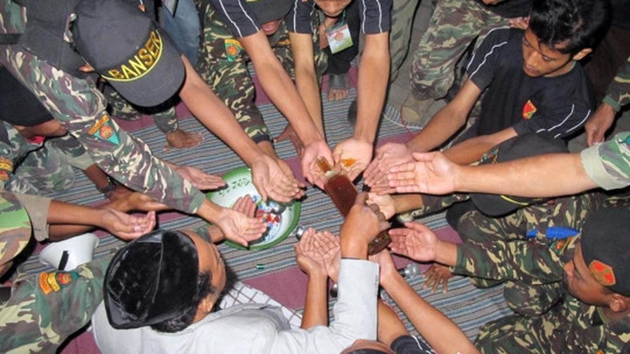 Mengintip prosesi santri di Kediri belajar ilmu kebal