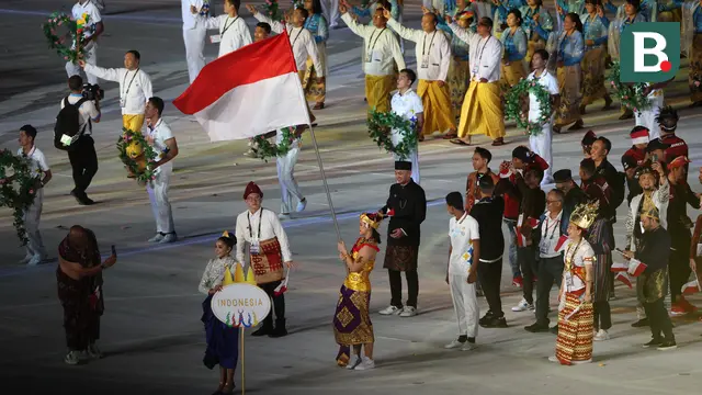 Foto: Kenakan Baju Adat Bali, Flairene Candrea Pimpin Defile Kontingen Indonesia pada Upacara Pembukaan SEA Games 2023