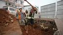 Pembangunan sodetan terletak di Jalan Otista 3, Jakarta, Selasa (13/5/2014). Diharapkan dapat membantu mengatasi banjir di kawasan Kampung Melayu dan sekitarnya (Liputan6.com/Faizal Fanani)
