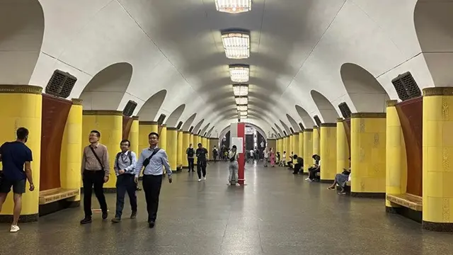 Stasiun metro Rizhskaya di Moskow, Rusia.