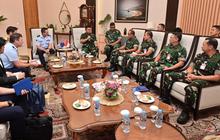 FOTO: Kaskoopsudnas Terima Kunjungan Kehormatan Air Commander Australia