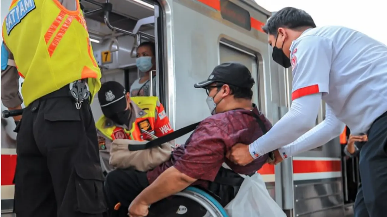 KAI Commuter Sediakan Kontak Khusus bagi Penumpang Disabilitas yang Butuh Bantuan, Catat Nomornya!