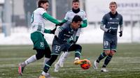 Egy Maulana Vikri menyumbang satu gol dan satu assists ketika Lechia Gdansk menang 9-1 atas Olimpia Grudziadz pada laga uji coba, Selasa (19/1/2021). (Lechia Gdansk).
