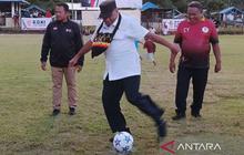 Liga Topscor Usia Dini Papua: Digelar Setiap Sabtu, Gubernur Fakhiri Berharap Lahirkan Bintang Sepak Bola Andal!