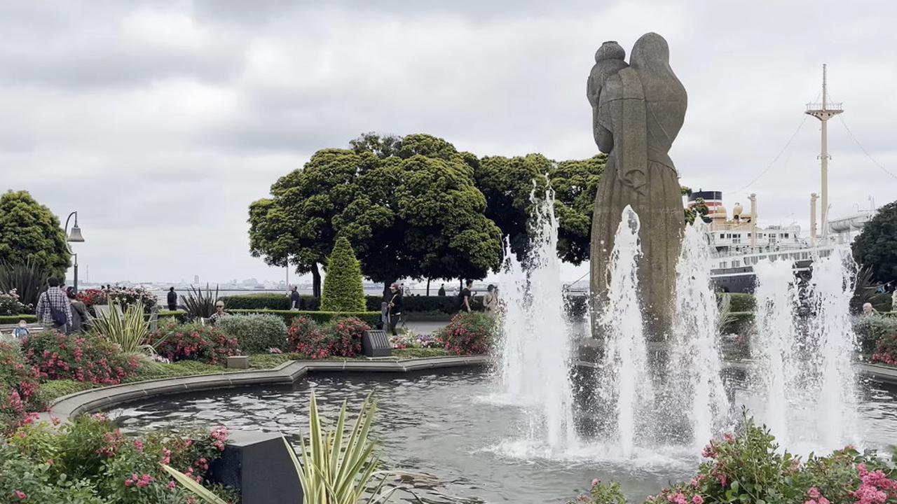5. Yamashita Park juga menjadi "rumah" dari The Guardian of Water.