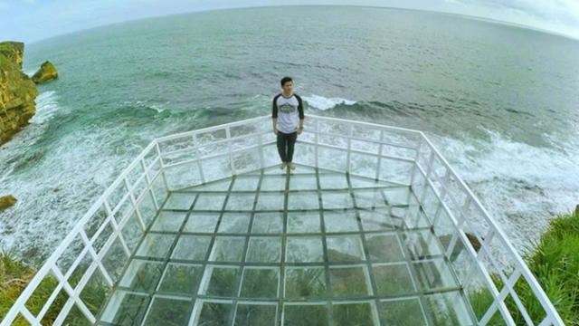 Jembatan Kaca Pantai Nguluran Tempat Instagramable Baru Di