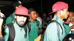 Stefano Lilipaly dan para Timnas Indonesia tiba di Bandara Soekarno-Hatta, Tangerang, (08/12/2016). usai melawan Vietnam pada laga semifinal Piala AFF 2016. (Bola.com/Nicklas Hanoatubun)