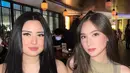Sama-sama punya paras menawan, sosok keduanya kini memiliki banyak idola. Meski sang kakak tidak terjun ke dunia entertainmen, saat ini mulai banyak netizen yang penasaran dengannya. Sosok Nicole dikabarkan cukup lama tinggal di Inggris. (Liputan6.com/IG/@its_lauramoane2)
