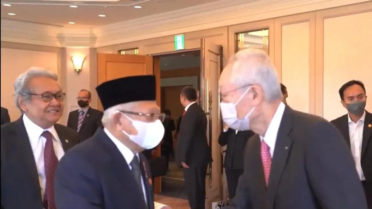Duta Besar Republik Indonesia untuk Jepang dan Mikronesia, Heri Akhmadi, mendampingi Wapres Ma'ruf Amin saat bertemu Chairman Ezaki Glico Co, EZAKI Katsuhisa, di Hotel Imperial, Senin.