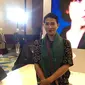 Oscar Lawalata dalam sesi bincang-bincang Mendefinisikan Lagi Identitas Indonesia: Aku Indonesia by Oscar Lawalata di Fashionlink Showroom and Market, Senayan City, Jakarta, Rabu, 23 Oktober 2019. (Liputan6.com/Putu Elmira)