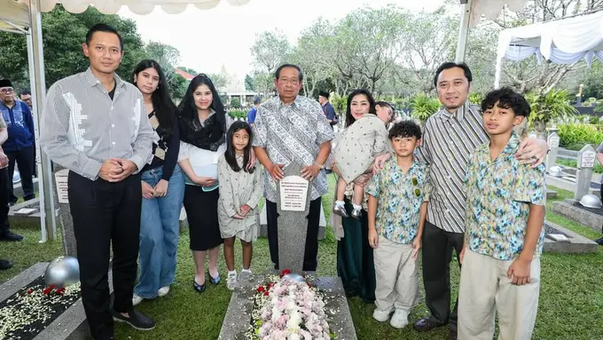 Ikut Ziarah ke Makam Ani Yudhoyono, Penampilan Annisa Pohan dengan Baby Bump Curi Perhatian