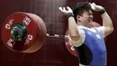 Lifter Korea Selatan, Huiyeop Seo, saat bertanding pada cabang olahraga angkat besi nomor 105kg Pria di JIExpo, Jakarta, Minggu (26/8/2018). (AP/Aaron Favila)