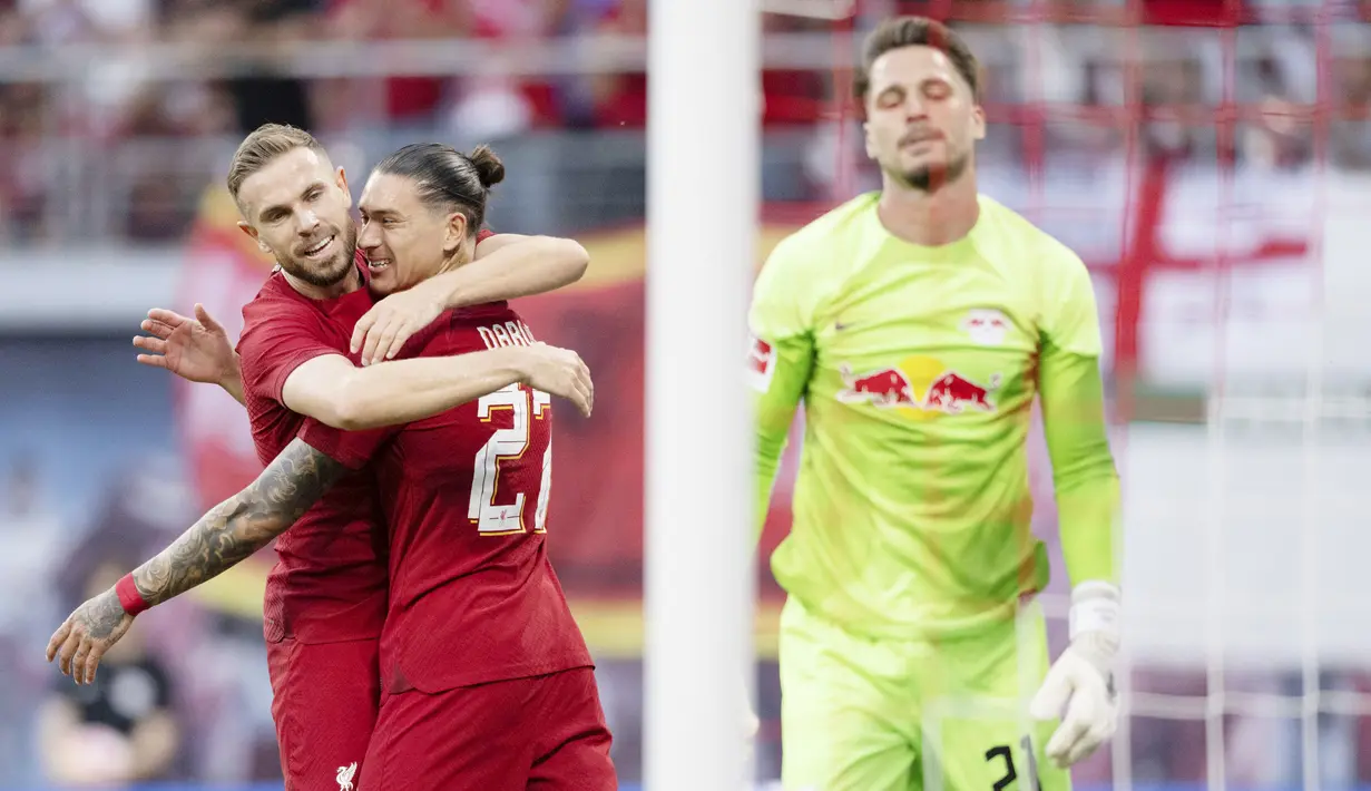 Tak pelak Darwin Nunez jadi bulan-bulanan fans klub rival di dunia maya. Banyak yang menyebut sang pemain merupakan pembelian gagal Liverpool, seperti halnya Andy Carroll. (Hendrik Schmidt/dpa via AP)