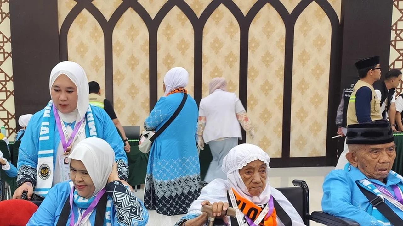 2 Jemaah Haji Difabel di sinjai makassar