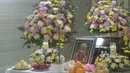 Berita duka kembali datang dari keluarga besar Abimana Aryasatya. Dalam usia 61 tahun ibunda Abimana, Ny. Ie Siu Khiauw meninggal dunia di kediamannya di kawasan Glodok, Jakarta Barat, pada 6 Januari 2017. (Bambang E. Ros/Bintang.com)