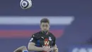 Bek Crystal Palace, Gary Cahill bersaing dengan penyerang Everton, Dominic Calvert-Lewinpada pekan ke-30 Liga Inggris di Goodison Park, Selasa (6/4) dini hari WIB. Duel Everton vs Crystal Palace harus berakhir imbang dengan skor 1-1. (Jon Super / Pool via AP )