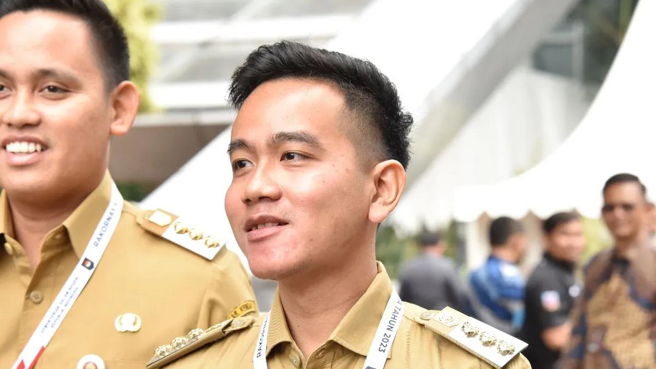 Selain siap menggantikan tugas dan posisi Gibran, Teguh juga memastikan ihwal kelanjutan pembangunan setelah masa jabatan wali kota berakhir.