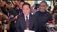 Erick Thohir tiba di lokasi Kongres Luar Biasa (KLB) PSSI, Hotel Shangri-La, Jakarta, Kamis (16/2/2023).&nbsp;Menteri BUMN tersebut merupakan salah satu calon ketua umum PSSI. (foto: Liputan6.com/Theresia Melinda Indrasari)